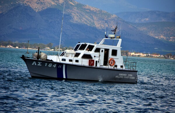 Εντοπίστηκε σκάφος με περίπου 100 μετανάστες ανατολικά των Κυθήρων- Επιχείρηση του λιμενικού