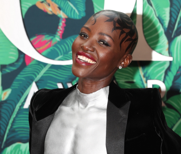 Η «αναίσχυντη» εμφάνιση της Lupita Nyong’o στα Tony Awards