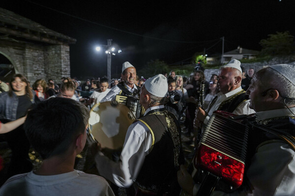 Συγκίνηση, παραδοσιακοί χοροί και τραμπέτικο στην Κόνιτσα