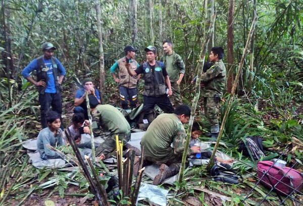 Κολομβία: Ανακτούν δυνάμεις τα παιδιά που βρέθηκαν στη ζούγκλα – Μάχη για την κηδεμονία τους