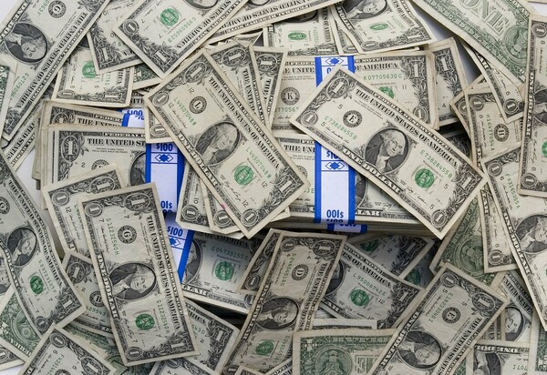 Η Μεγάλη Κομπίνα: Στις ΗΠΑ ψάχνουν να βρουν πού πήγαν 400 δισ. $ από τις επιδοτήσεις της πανδημίας