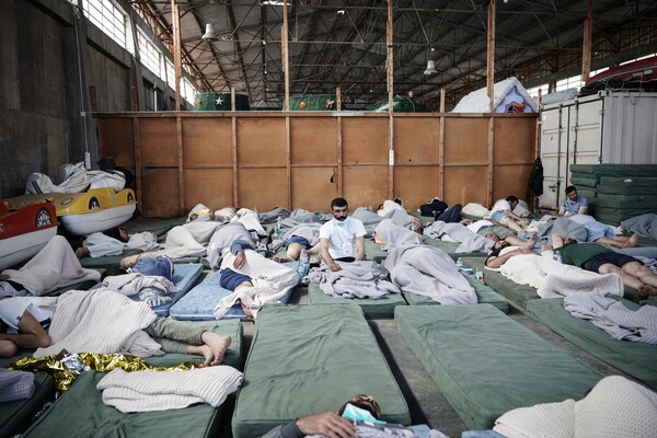 Ναυάγιο στην Πύλο: Η ζωή που γλίτωσε απ’ τον θάνατο στοιβαγμένη σε αποθήκες 