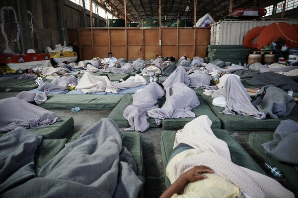 Ναυάγιο στην Πύλο: Η ζωή που γλίτωσε απ’ τον θάνατο στοιβαγμένη σε αποθήκες 