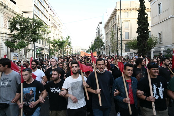 Μαζική διαδήλωση στο κέντρο της Αθήνας για το πολύνεκρο ναυάγιο στην Πύλο