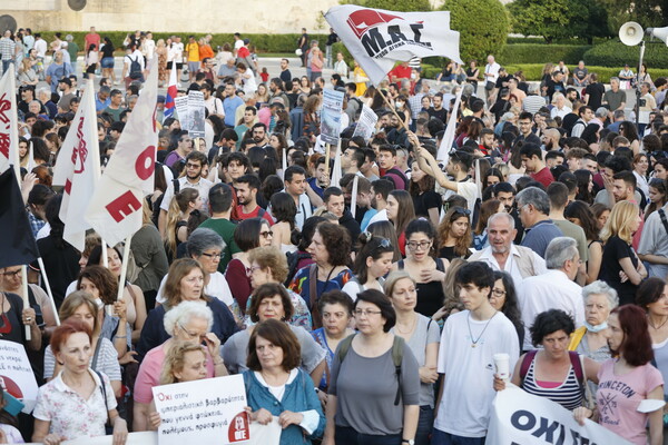 Μαζική διαδήλωση στο κέντρο της Αθήνας για το πολύνεκρο ναυάγιο στην Πύλο