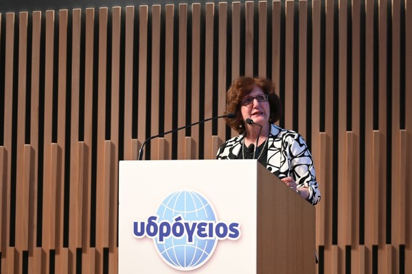 H οικογένεια παραμένει καθολική αξία στην Ελλάδα σύμφωνα με έρευνα του ΕΚΚΕ για την Υδρόγειο Ασφαλιστική