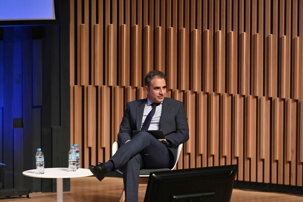 H οικογένεια παραμένει καθολική αξία στην Ελλάδα σύμφωνα με έρευνα του ΕΚΚΕ για την Υδρόγειο Ασφαλιστική
