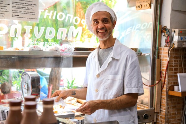 Τρώμε κρέμα και κιμά στου Μπαντή, στον μεγάλο μάστορα της σαλονιώτικης μπουγάτσας
