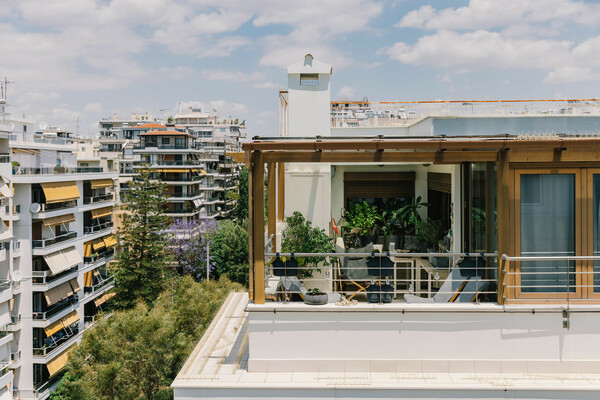 Η ζωή στα μπαλκόνια της Αθήνας