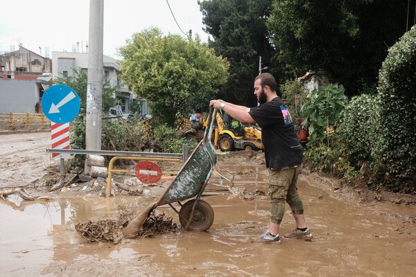 Κακοκαιρία - Μεγάλες ζημιές και συναγερμός από το 112: Πλημμύρισαν δρόμοι και καταστήματα 