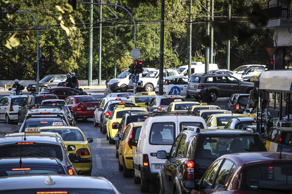 ΑΑΔΕ: Ξεκινά η ψηφιακή ταξινόμηση οχημάτων- Τα βήματα μέσω Gov.gr