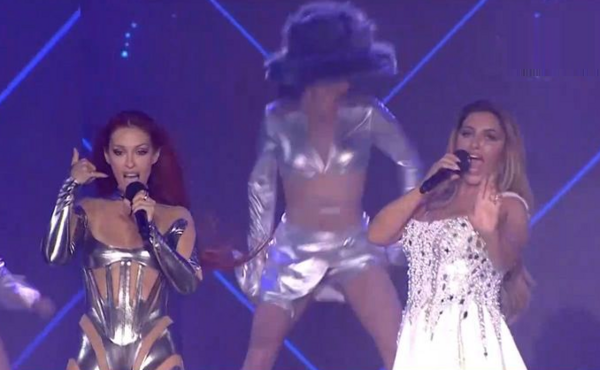 MAD VMA 2023: Έλενα Παπαρίζου και Ελένη Φουρέιρα μαζί στη σκηνή- Έδωσαν φιλί στο στόμα