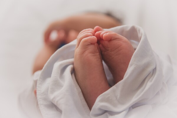 ΠΑΓΝΗ: Έγκυος με οξεία λευχαιμία γέννησε υγιές μωρό