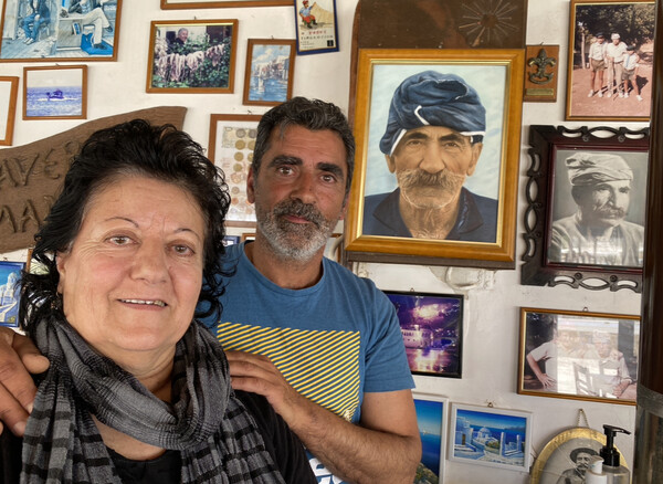 Ο Μανώλας από την Ψέριμο που έγινε καρτ ποστάλ και ταξίδεψε σε όλο τον κόσμο