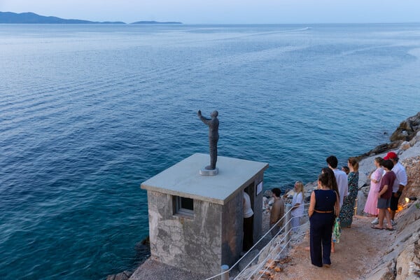 Δυο μέρες στην Ύδρα κάτω από τον ήλιο του Jeff Koons με Μηχανές Ονείρων