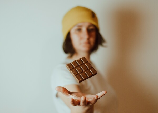 Άσχημα νέα για όσους αγαπούν τα γλυκά: Οι τιμές του κακάο εκτοξεύτηκαν και η σοκολάτα όλο και θα ακριβαίνει