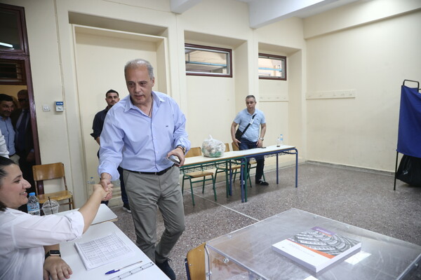 Εκλογές 2023: Στη Θεσσαλονίκη ψήφισε ο Κυριάκος Βελόπουλος - «Οι πολίτες να επιλέξουν λύση των προβλημάτων»