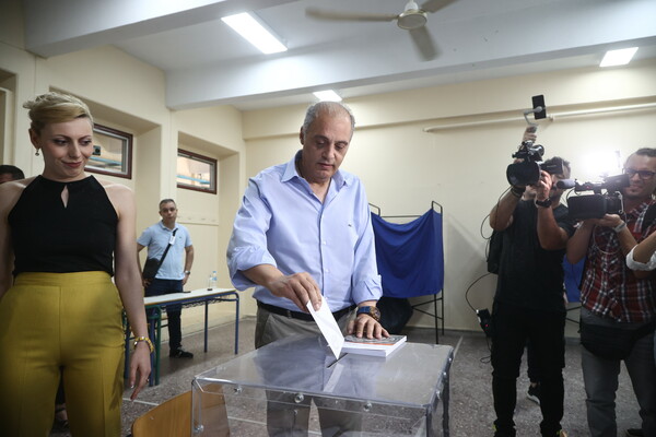 Εκλογές 2023: Στη Θεσσαλονίκη ψήφισε ο Κυριάκος Βελόπουλος - «Οι πολίτες να επιλέξουν λύση των προβλημάτων»