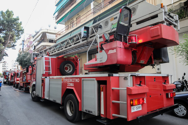 Φωτιά σε διαμέρισμα στους Αμπελόκηπους	- Μία τραυματίες, εκκενώθηκε το κτίριο