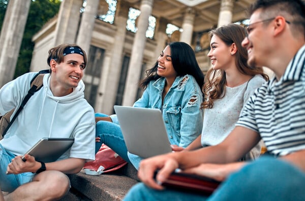 IdEF College: Το ιδιωτικό κολλέγιο που κάνει το όνειρο των σπουδαστών πραγματικότητα