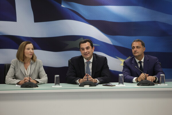 Τελετές παράδοσης-παραλαβής: Μηνύματα και στόχοι των νέων υπουργών