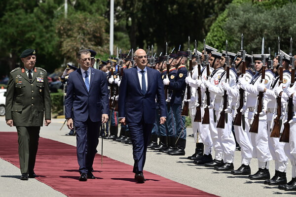 Τελετές παράδοσης-παράδοσης: Μηνύματα και στόχοι των νέων υπουργών 