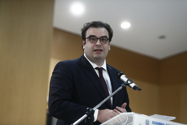 Τελετές παράδοσης-παράδοσης: Μηνύματα και στόχοι των νέων υπουργών