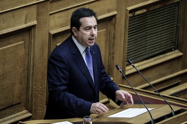 Νέα κυβέρνηση: Η μπάλα στο κέντρο