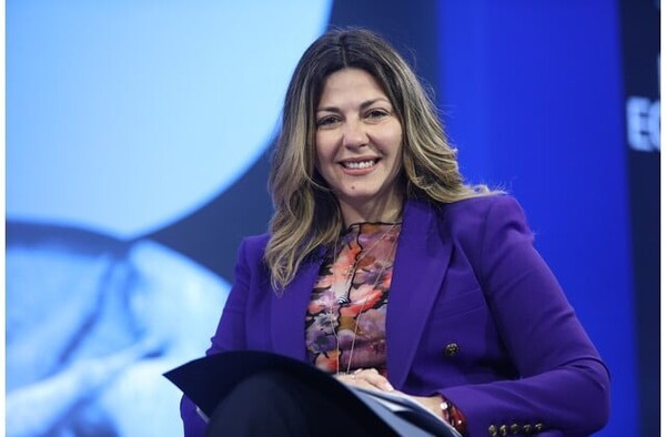 Νέα κυβέρνηση: Η μπάλα στο κέντρο