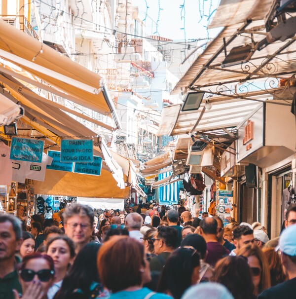 Τουρισμός στην Αθήνα: «Δεν πέφτει καρφίτσα στα ξενοδοχεία»- Αυξήθηκε η μέση τιμή δωματίου