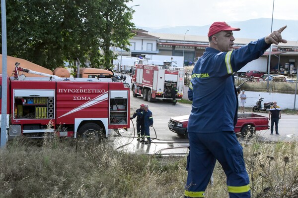 Φωτιά σε εργοστάσιο ανακύκλωσης στη Μάνδρα