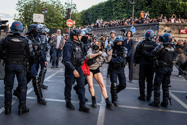 Το Παρίσι φλέγεται: Οι εξεγέρσεις στη Γαλλία και το ιδεολογικό αδιέξοδο του Μακρόν
