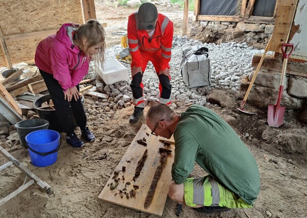 Νορβηγία: Βρήκε το σπαθί ενός Βίκινγκ σκάβοντας στην αυλή του σπιτιού του