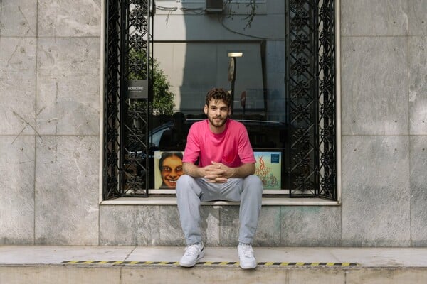 ΔΕΥΤΕΡΑ Ο Ορέστης Μπαρσάκης κάνει χορευτική μουσική τα μικρά και μεγάλα λάθη του