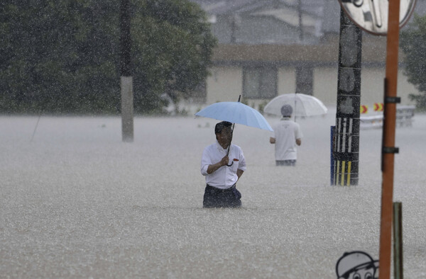 Καταρρακτώδεις βροχές στην Ιαπωνία- Μία νεκρή και 3 αγνοούμενοι από κατολισθήσεις