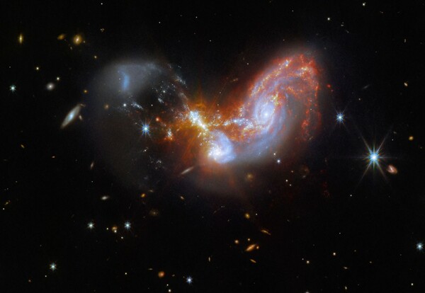 Ένας χρόνος εκπληκτικών εικόνων από το διαστημικό τηλεσκόπιο James Webb