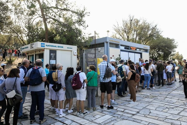 Η Αθήνα έχει υπερτουρισμό; Τον αντέχει;