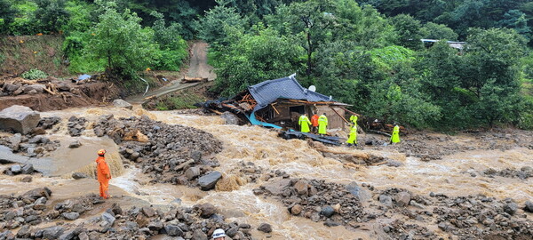 Φονικές πλημμύρες στη Νότια Κορέα: Δεκάδες νεκροί και αγνοούμενοι 