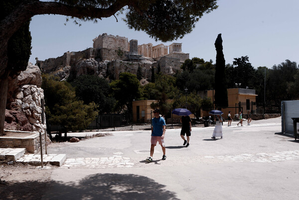 Καύσωνας «Κλέων»: Πώς διαμορφώνεται αύριο το ωράριο για την Ακρόπολη