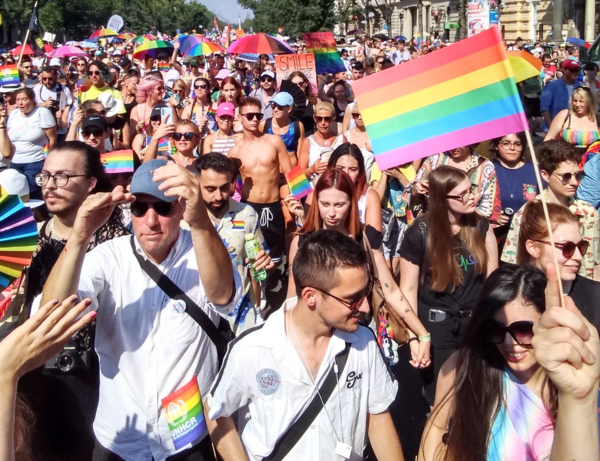 Πάνω από 10.000 άτομα στο pride της Βουδαπέστης- Παρά τις υψηηλές θερμοκρασίες