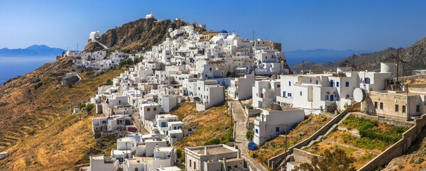 Επίσκεψη στο Καστρομονάστηρο των Ταξιαρχών στη Σέριφο
