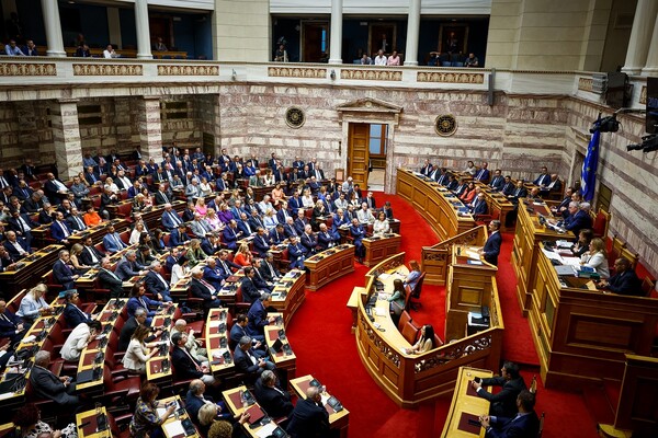 Βουλή: Κατατέθηκε το νομοσχέδιο για τους εκλογείς εξωτερικού