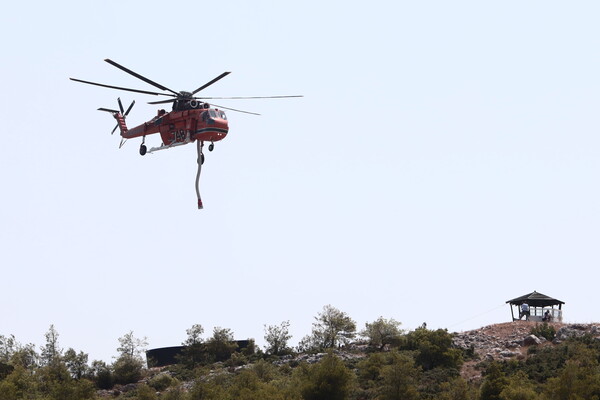 Νέα αναζωπύρωση της φωτιάς στη Μάνδρα