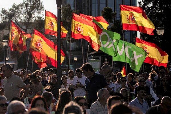 Εκλογές στην Ισπανία: Πιθανή μια συγκυβέρνηση δεξιάς, ακροδεξιάς - Τι δείχνουν οι δημοσκοπήσεις