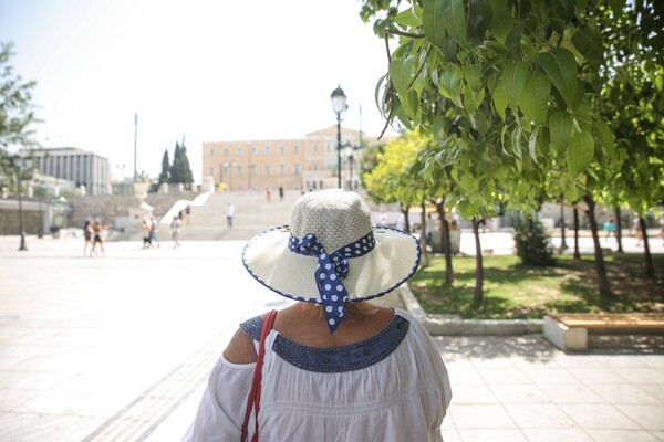 Καιρός: Κορυφώνεται σήμερα το κύμα ζέστης - Πού θα φτάσει τους 45°C η θερμοκρασία