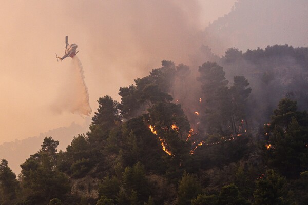 Φωτιές: Μάχη με τις φλόγες σε χωριά της Ρόδου, νέα πυρκαγιά στην Εύβοια- Η κατάσταση στα πύρινα μέτωπα 