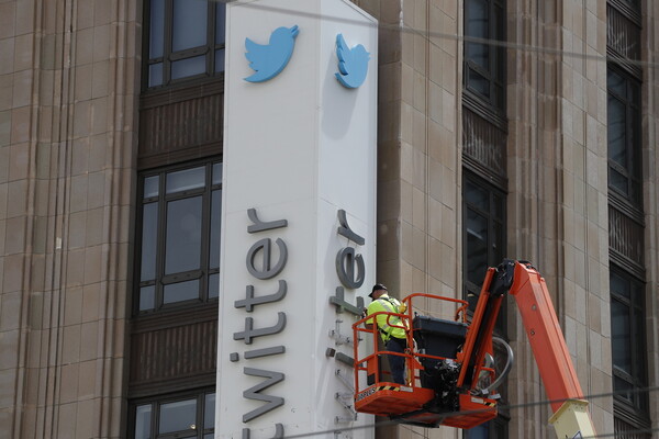 Twitter: Αλλάχτηκε η μισή πινακίδα της εταιρείας στο Σαν Φρανσίσκο – Τι συνέβη
