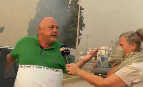 Φωτιά στο Βελεστίνο-Μπέος: «Φύγετε να σωθείτε, έχει δεξαμενές προπανίου στα 20 μέτρα»