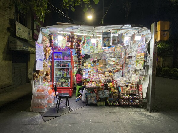 ΧΡΕΙΑΖΕΤΑΙ LEAD Μια μέρα (και μια νύχτα) στην πόλη του Μεξικού με δύο «παράνομους» αγίους και λούτσα λίμπρε 