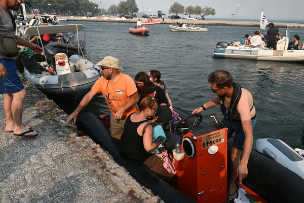 Φωτιά στη Μαγνησία: Δια θαλάσσης εκκενώσεις - Αρτοποιός: Ασφαλής εικόνα